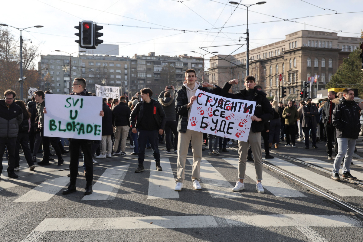 Dorëzohet Vuçiç, pranon kushtet e protestuesve