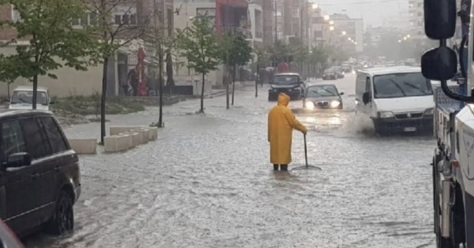 Priten reshje intensive shiu, ja qarqet më të rrezikuara të hënën. Ministria e Mbrojtjes apel strukturave vendore