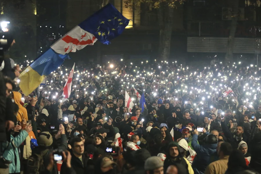 Kaos në Gjeorgji, protesta të shumta nga manifestuesit proevropianë