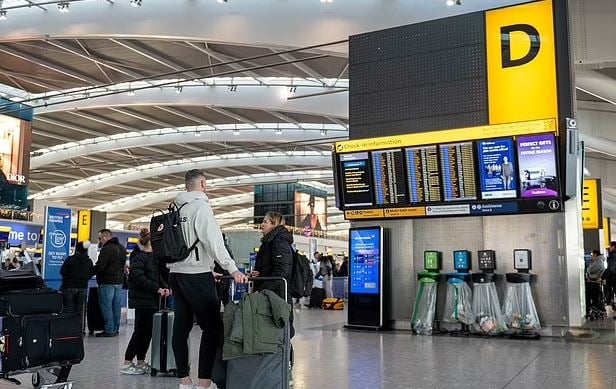 Mbi 70 fluturime anulohen në prag Krishtlindjesh në aeroportin Heathrow në Londër