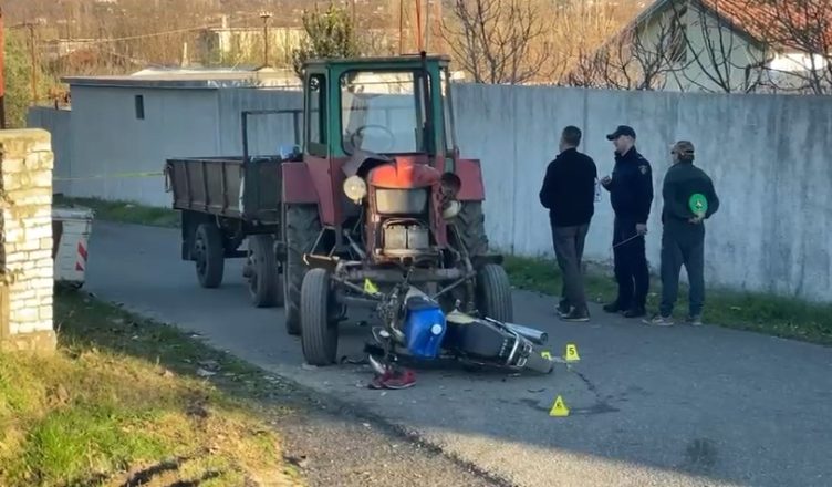 Zetori përplaset me motorin në Lezhë, në gjendje të rëndë një person