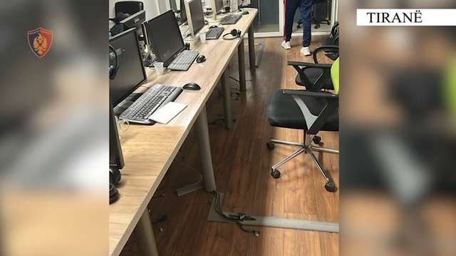 Mashtrim me bursa fiktive në Call Center, arrestohet administratori. Shoqërohen 13 të tjerë në Tiranë
