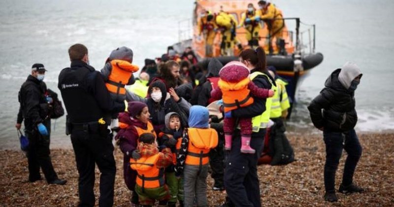 Media britanike &#8220;nxin&#8221; emigrantët shqiptarë në Angli: Të parët në listën e kriminelëve, lënë pas afganët dhe irakenët