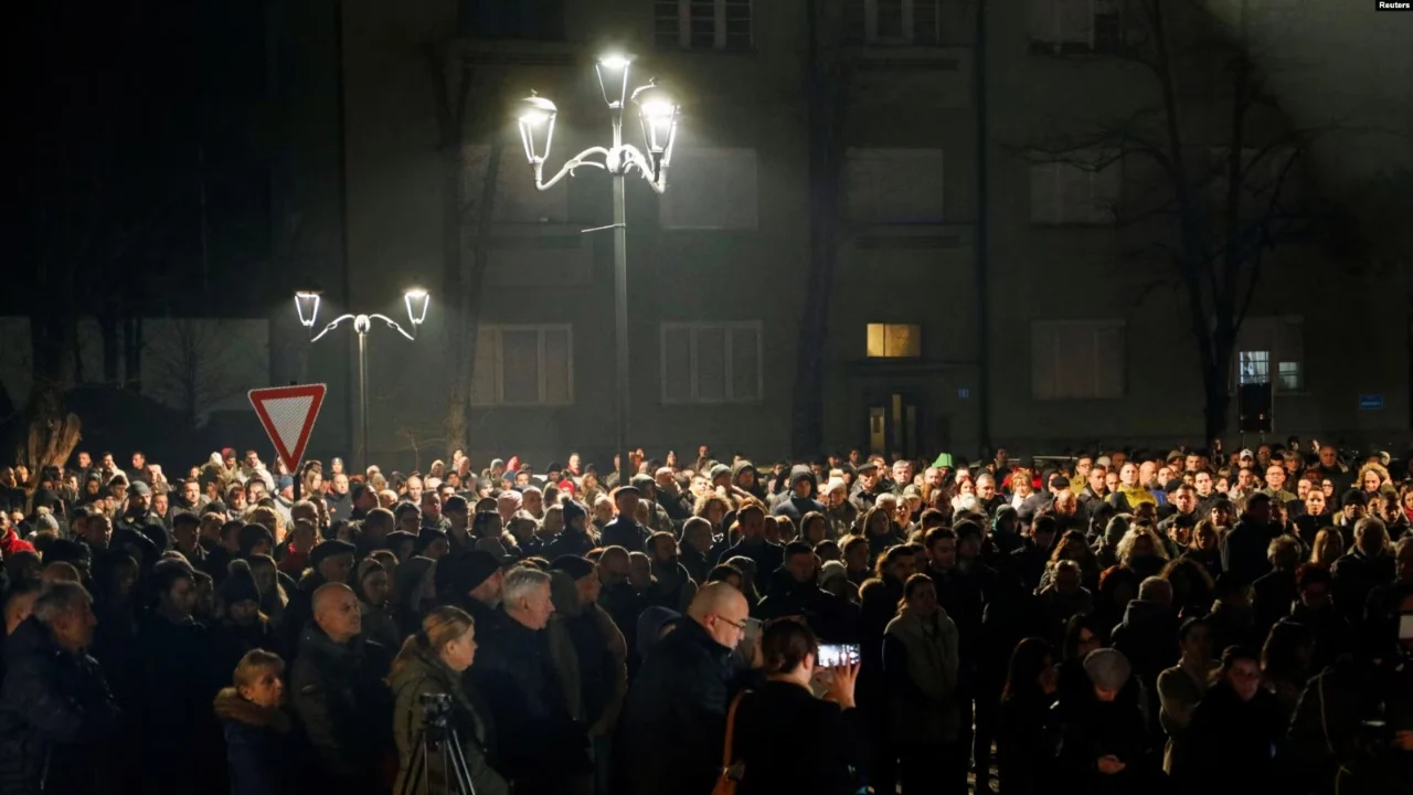 Vrasja e 12 personave natën e Vitit të Ri, “shpërthejnë” protestat në Mal të Zi