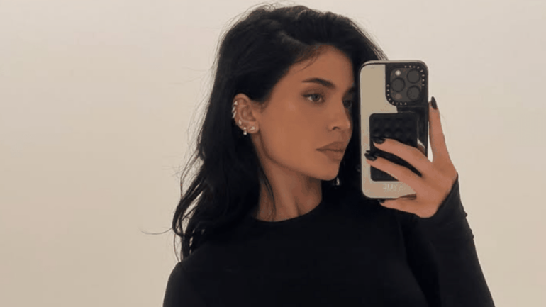 Kylie Jenner shtatzënë për herë të tretë? Videoja që ndezi dyshimet