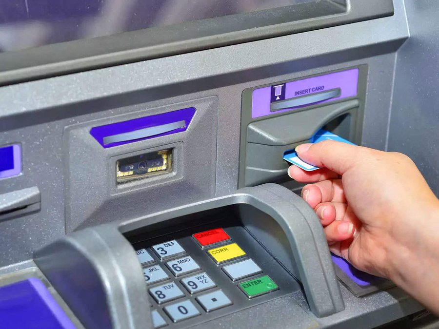 “Bankierët” automatikë, depozitimet e parave nëpërmjet ATM-ve u rritën me 34%