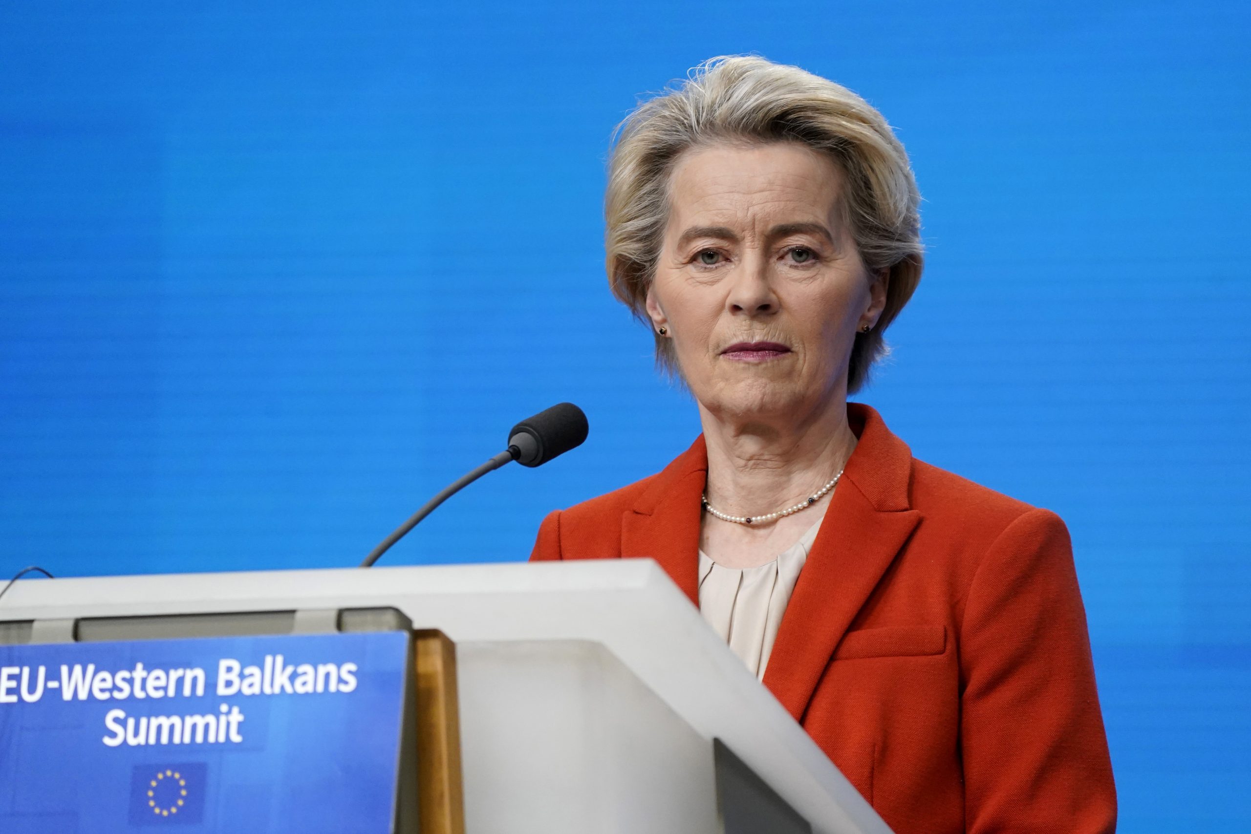 Presidentja e KE-së Ursula von der Leyen anulon angazhimet, diagnostikohet me pneumoni të rëndë