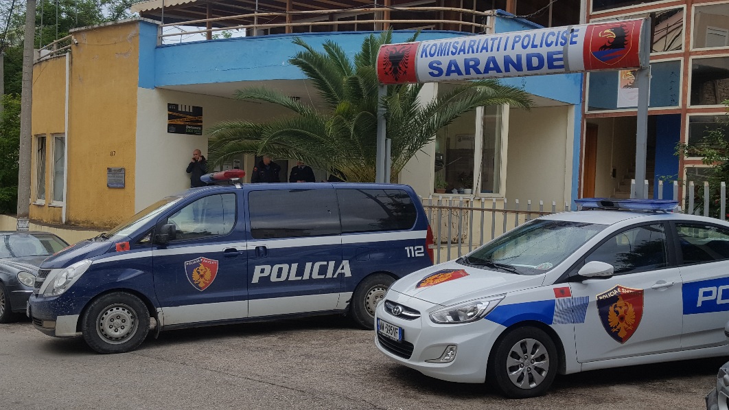 Sherr i dhunshëm në fshatin Gjashtë të Sarandës, përfshihen edhe dy punonjës policie