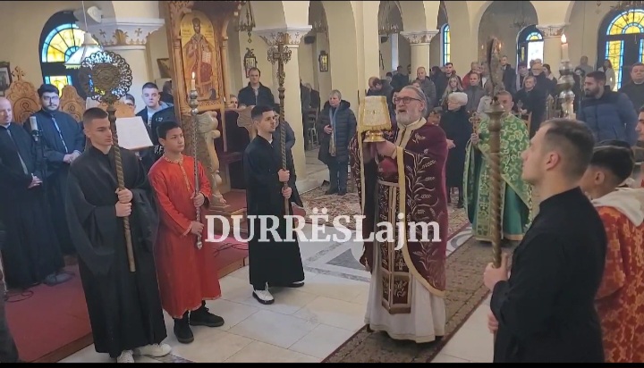 Ndarja nga jeta e Kryepeshkopit Anastas Janullatos, mbahet meshë në kishën ortodokse në Durrës (VIDEO)