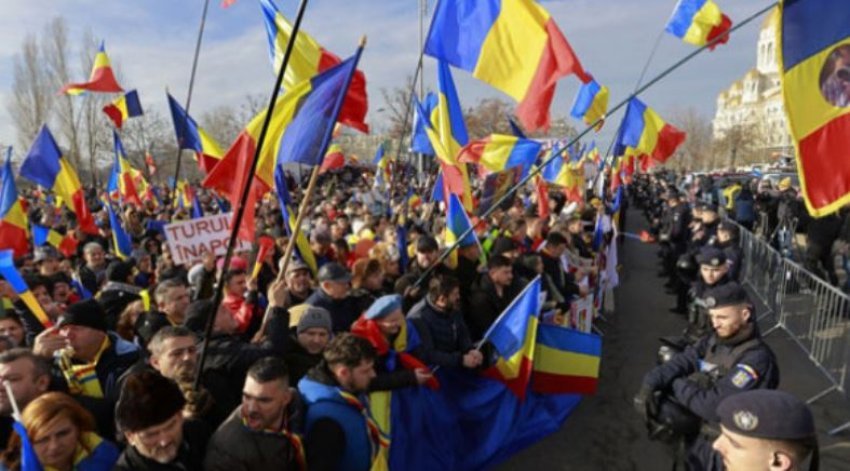 Anulim i zgjedhjeve në Rumani, mijëra protestues kundër heqjes së fitores së kandidatit pro-rus