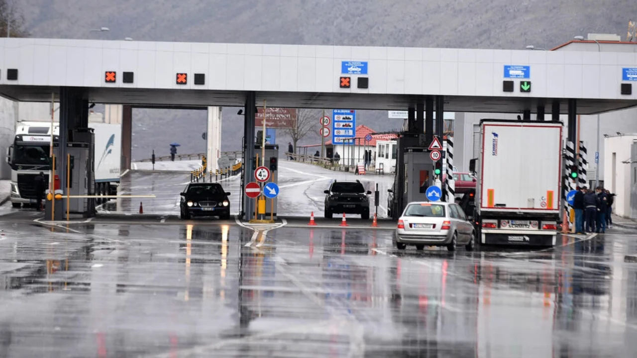 Lehtësohet lëvizja e qytetarëve shqiptarë drejt Malit të Zi me sigurimin “Karton Jeshil” 1-vjeçar me çmim të reduktuar