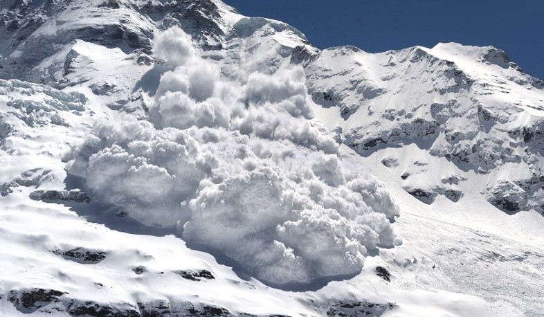 Humbin jetën 3 skiatorë nga orteku në alpet Piemonte në Itali