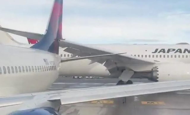 Dy aeroplanë përplasen në pistën e aeroportit të Seattle (VIDEO)