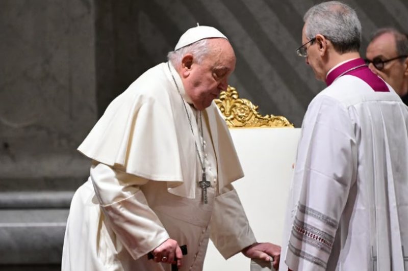 “Politico”: Papa Françesku në gjendje të rëndë