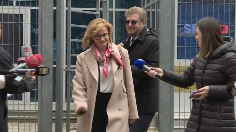 4 orë para prokurorëve, Bushka del nga SPAK: Nuk kam koment!