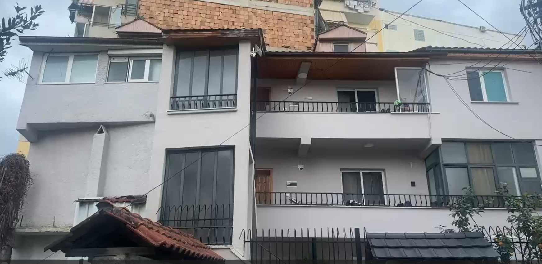 Vrasja e 24-vjeçares, identifikohet dhe shpallet në kërkim autori! Policia: Krimi ka ndodhur disa ditë më parë, i dyshuari mund të jetë larguar nga vendi