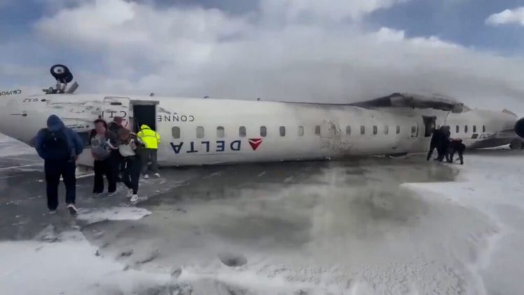 Rrëzimi i aeroplanit në Kanada, të gjithë pasagjerët mbijetuan