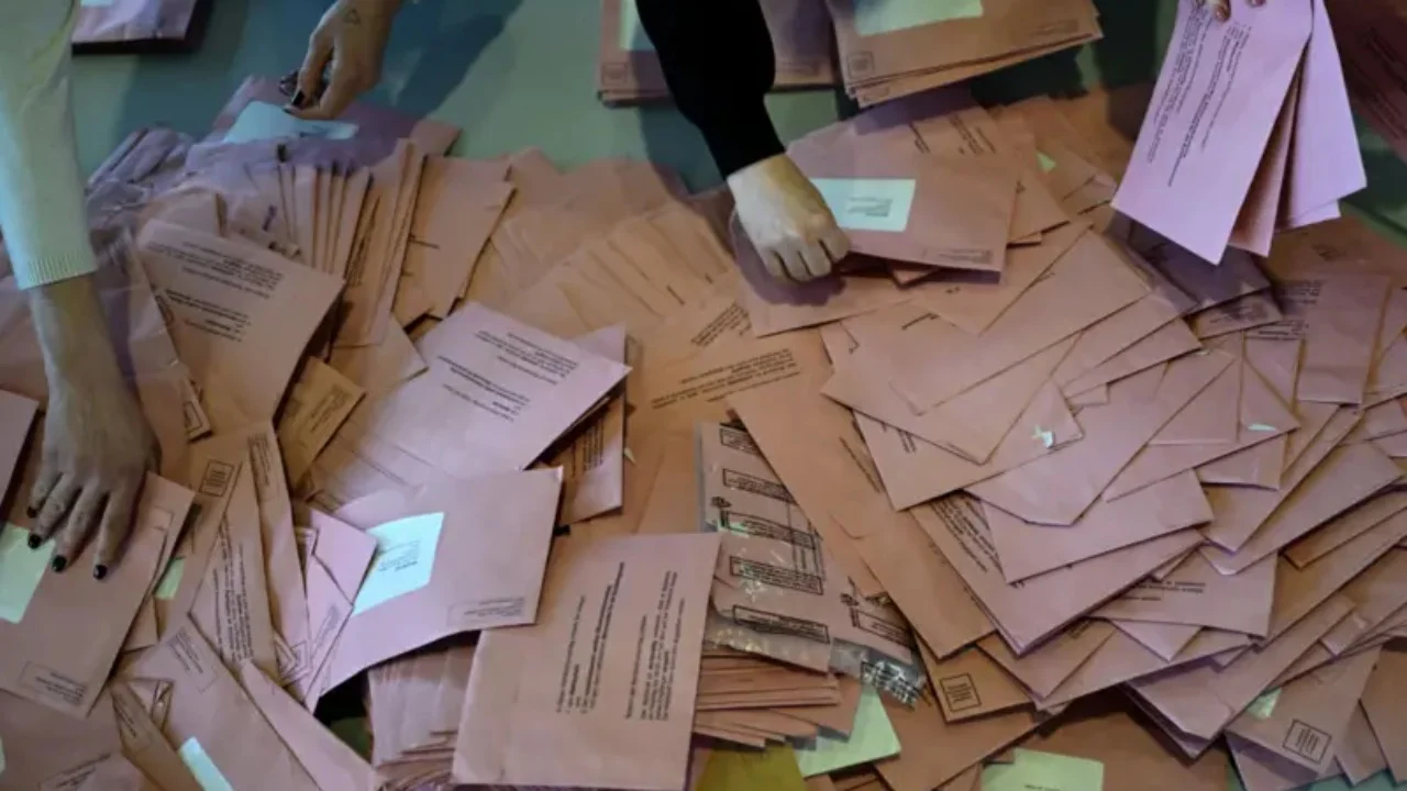 Dalin dy sondazhe në Gjermani, e djathta rikthehet në pushtet. I dyti renditet ekstremi i djathtë, Scholz i treti