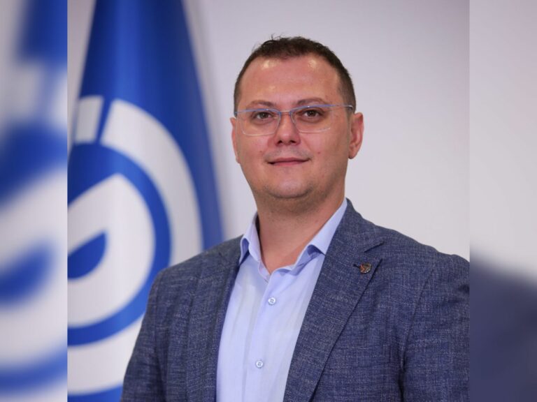 Anëtari i Kryesisë së PD, Indrit Hoxha njofton se s’do kandidojë në primare: Koha për një angazhim të ri. Mbështes çdo përpjekje që na çon në fitore!