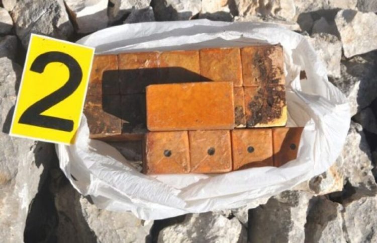 I kapen kallëpe tritoli dhe municione në një shtëpi, pranga 55-vjeçarit