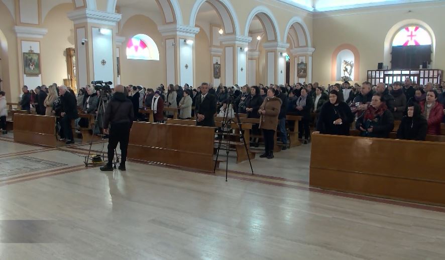 Lutje për Papën në kishat shqiptare