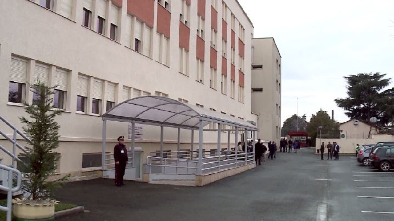 Zjarr në Spitalin e Neurologjisë? Reagon QSUT: Është konstatuar prani tymi, pa rrezik për pacientët apo stafin