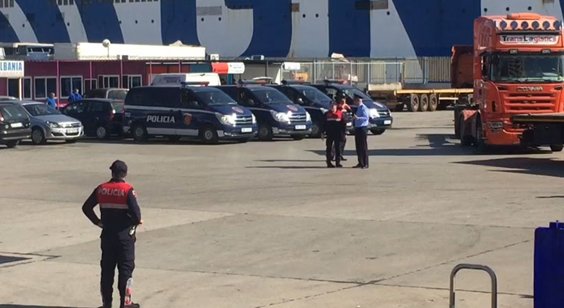 I dënuar në Itali për tentativë vrasje dhe vjedhje, arrestohet 52-vjeçari nga Kamza në portin e Durrësit