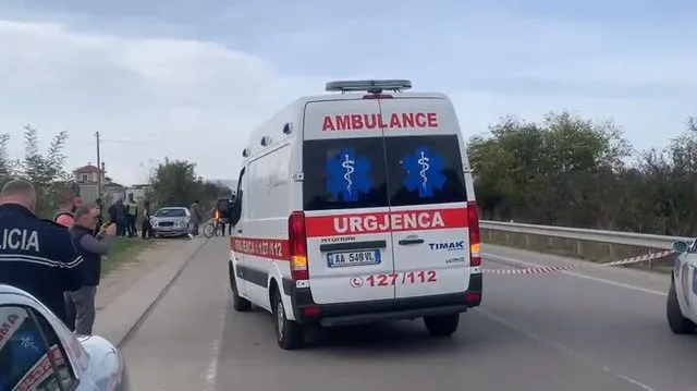 Makina përplaset me ambulancën, humb jetën 55-vjeçari (EMRI)