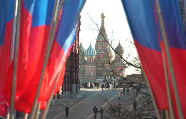 VOA: Rusia pret lëvizjen e radhës të Trump pas përplasjes me Presidentin ukrainas