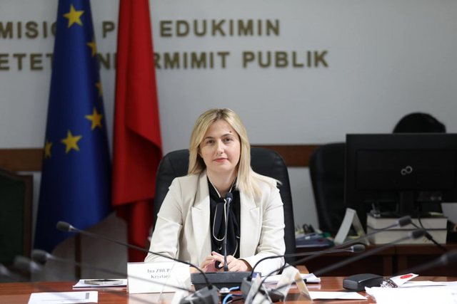 Zhupa: Paratë mos i çoni te Piranjat e oborrit të Ramës, po te mësuesit