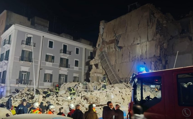 Shembet një pallat në Bari, kërkohet në rrënoja