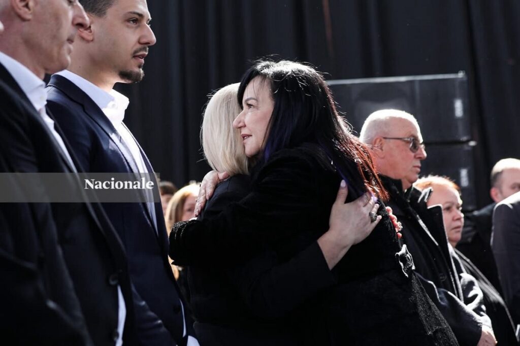 Linda Rama merr pjesë në homazhet për babain e Hashim Thaçit: Nuk ka mungesë më të madhe se sa prania në këtë ditë