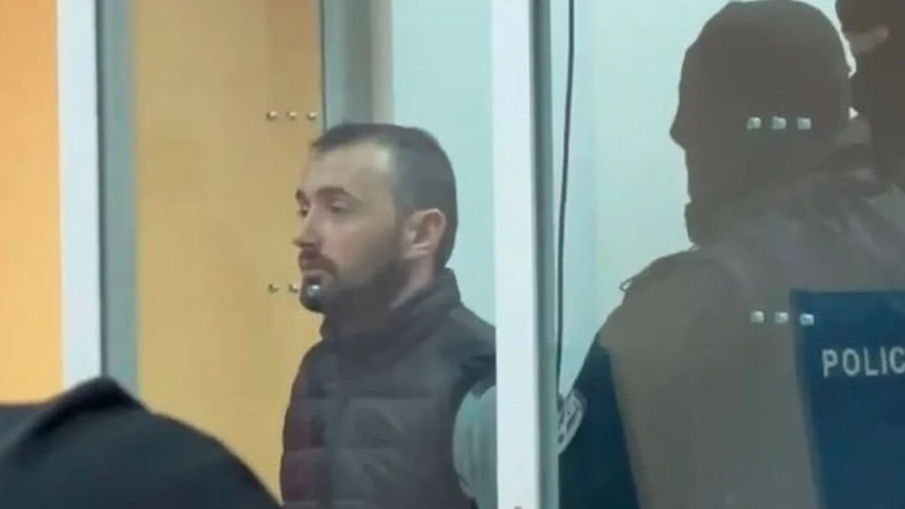 Vrasja brenda burgut të Peqinit, Prokuroria e Elbasanit dërgon për gjykim Sokol Mjacajn dhe 12 zyrtarë