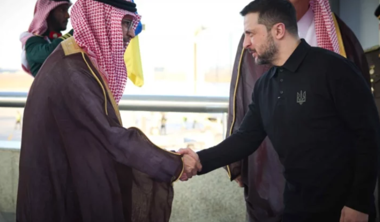 Zelensky mbërrin në Arabinë Saudite, takohet me princin e kurorës Mohammed bin Salman