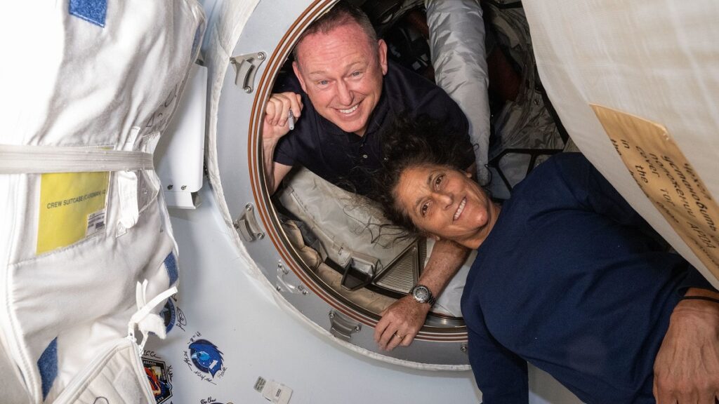 Pas 9 muajsh në hapësirë, astronautët kthehen në Tokë