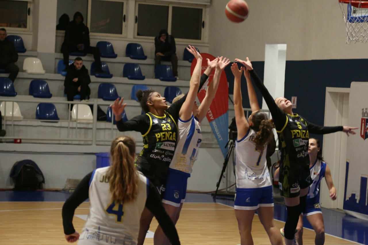 Basketboll Femra, Teuta mposht thellë Elbasanin