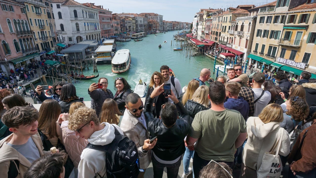 Rikthehet tarifa për turistët në Venecia! Kush rezervon në minutën e fundit, paguan dyfish