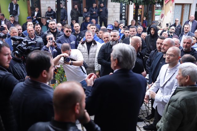 &#8220;Kryebashkiaku Bushi investon vetëm për vete!&#8221; Berisha: Krujës i kanë hequr institucionet, e kanë lënë pa ujë dhe pa rrugë