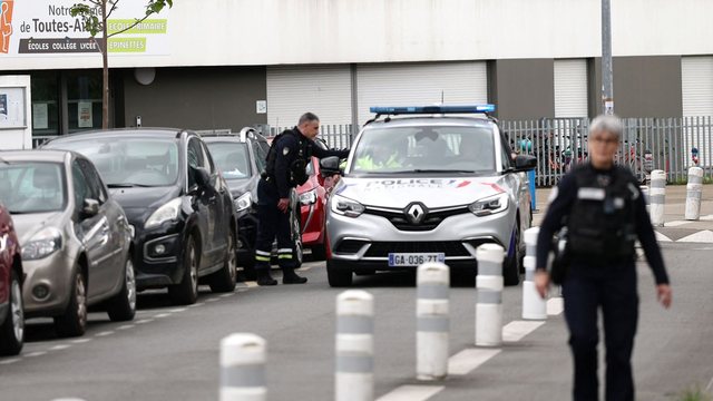 Francë/ 15-vjeçari sulmon me thikë nxënësit e shkollës së mesme, një i vrarë dhe tre të plagosur