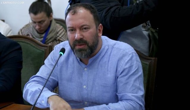 Hetim për shpërdorim detyre, Arbjan Mazniku merret në pyetje nga Prokuroria e Tiranës