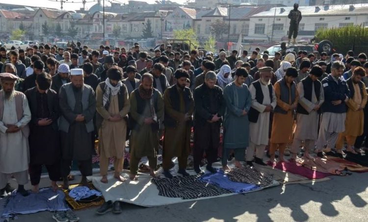 OKB: Talibanët po arrestojnë burra për shkak të modelit të flokëve dhe mosfaljes