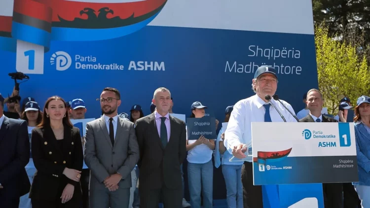 Vdekja e Papa Françeskut/ Berisha mban një minutë heshtje: Njerëzimi ka humbur një kolos të besimit tek Zoti