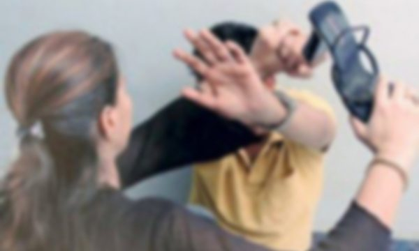 Gruaja dhunon ish-burrin, nis procedimi penal për 33-vjeçaren