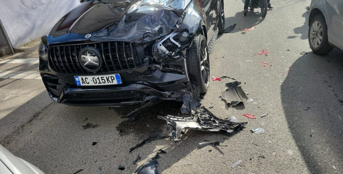 Aksident i trefishtë në Tiranë, fatmirësisht pa të lënduar