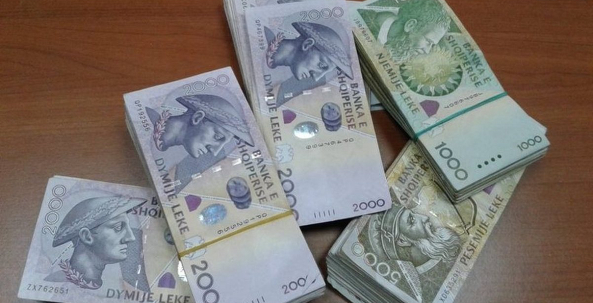 FMN kundër dobësimit të euros: Forcimi i lekut mund të sjellë rreziqe të ndryshme si zhvendosja apo largimi i investitorëve të huaj