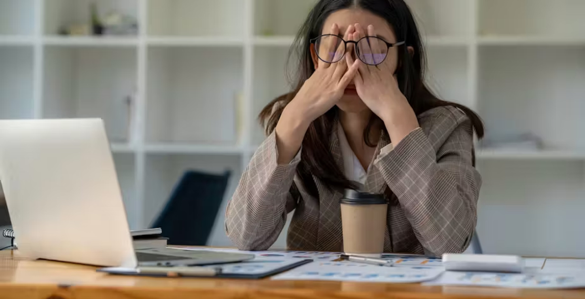 Pse na “këput” organizmi gjatë pasdites? Shkencëtarët shpjegojnë lidhjen me kafen