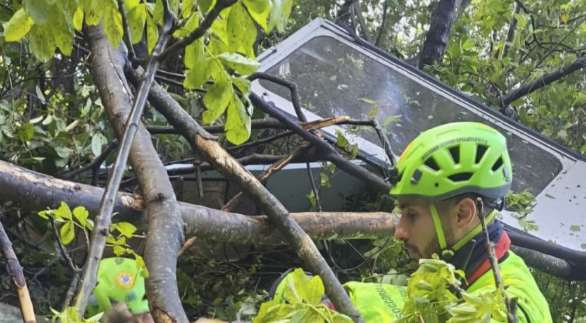 Tragjedi në Itali, këputet teleferiku që transportonte turistë, 4 të vdekur