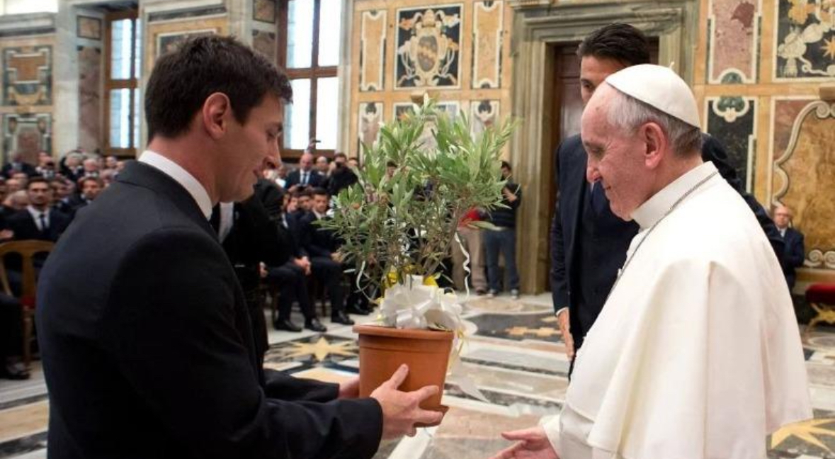 Messi homazhe për Papa Françeskun: Faleminderit që e bëtë botën një vend më të mirë