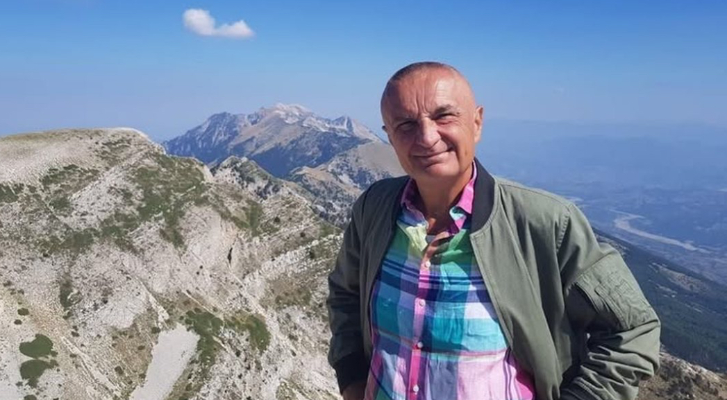 Meta ironizon PS: “Skraparlinjtë janë patriotë dhe njësha përgjithmonë, jo pesës për të kaluar klasën”