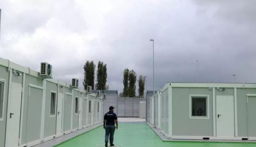 Alarmi i Këshillit të Evropës për kampin e emigrantëve më Gjadër: Mbipopullim, abuzim dhe qetësime me droga psikotrope
